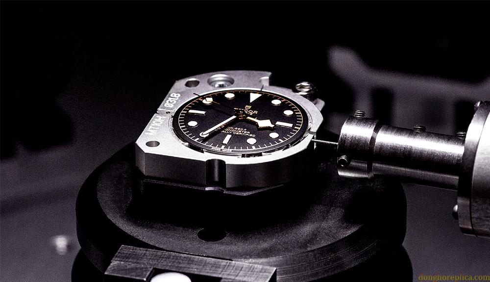 Các mẫu đồng hồ Replica đều được sao chép từ các hãng đồng hồ cao cấp của Thụy Sĩ nên công nghệ chống nước là điều bắt buộc phải có