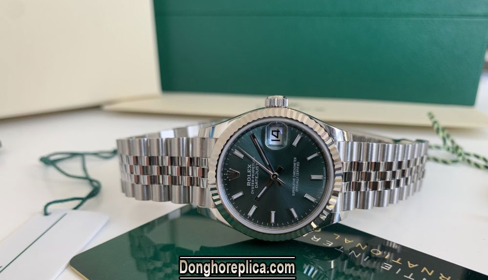 Ngắm nhìn đồng hồ Rolex mặt xanh – Vẻ đẹp tới từ sự khác biệt