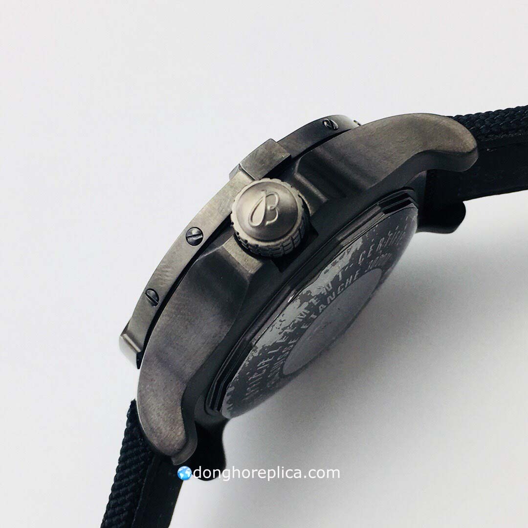Đồng Hồ Breitling Avenger V17319101B1X1 Black Ceramic Replica 1:1