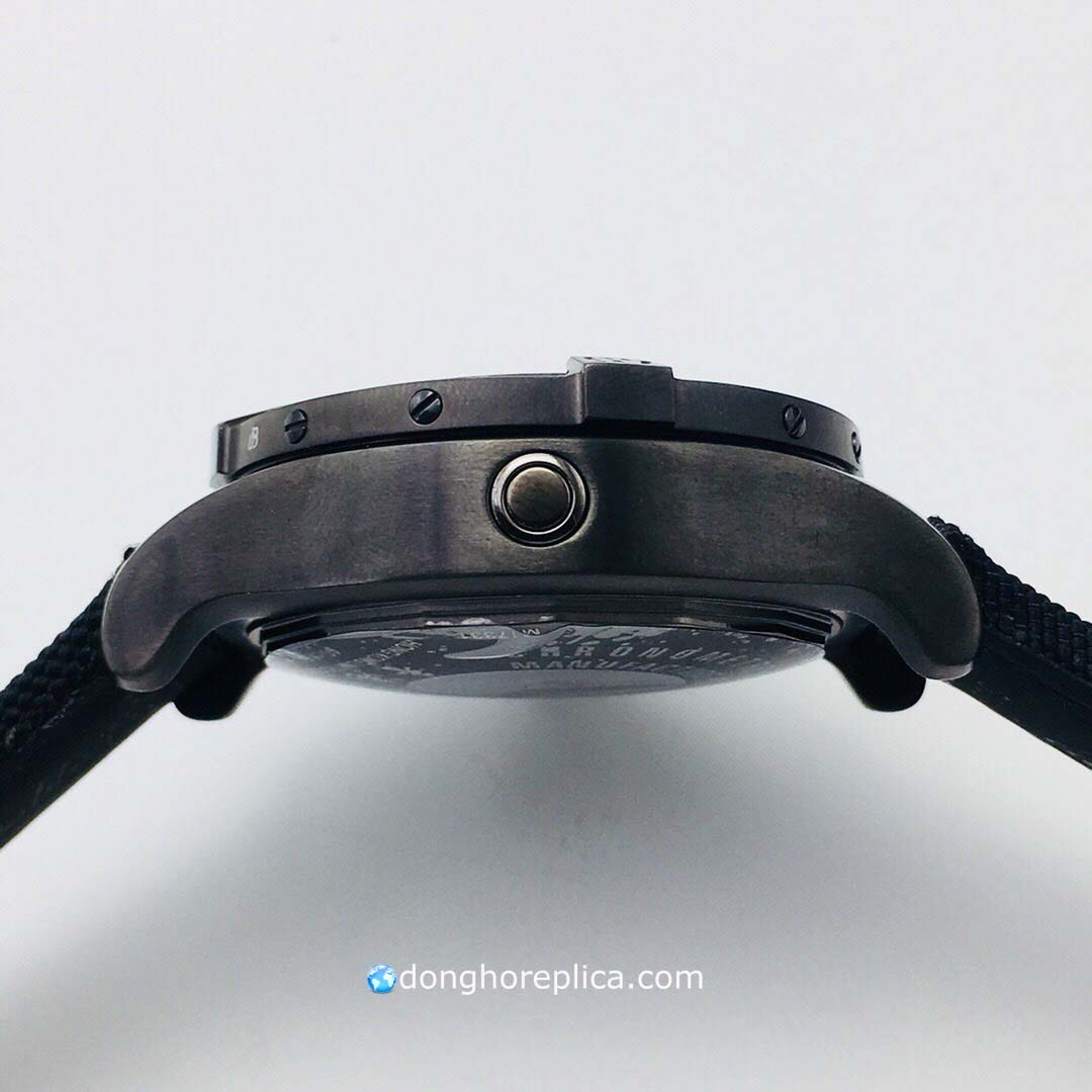Đồng Hồ Breitling Avenger V17319101B1X1 Black Ceramic Replica 1:1