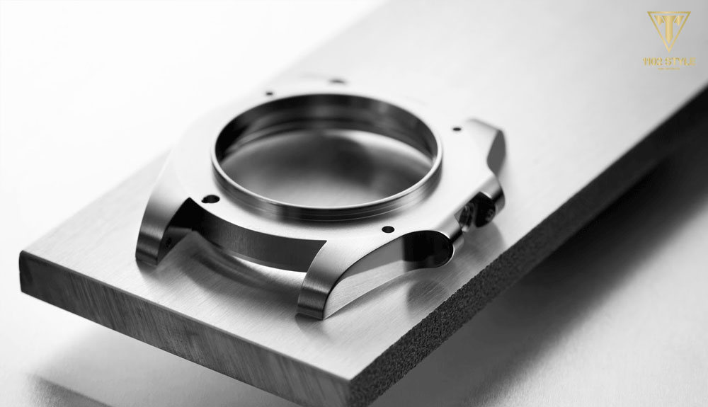 hợp kim thép 904L độc quyền được sử dụng trên tất cả các mẫu đồng hồ của Rolex. Chất thép mang đến một lớp vỏ hoàn thiện tuyệt đẹp.